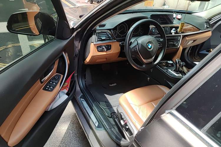 Used BMW 3 Series 2013 Facelifted 320Li Luxury Design Package
