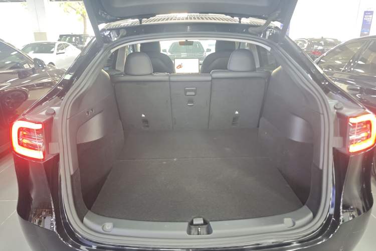 Used Tesla Model Y 2021 Long-Range All-Wheel-Drive Version 3D7
