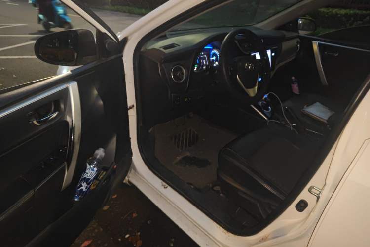 Used Toyota Corolla 2017 Revised Dual-Engine 1.8L E-CVT Elite Edition Driver Seat