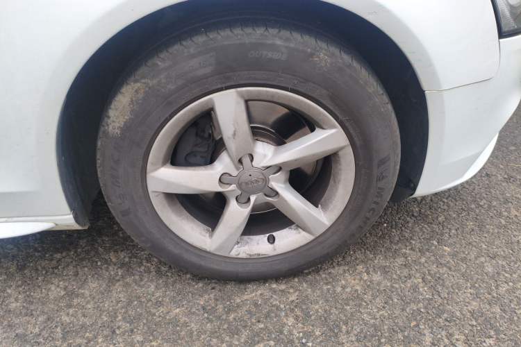 Used Audi A4L 2013 35 TFSI Automatic Comfort Model Right Front Wheel Hub