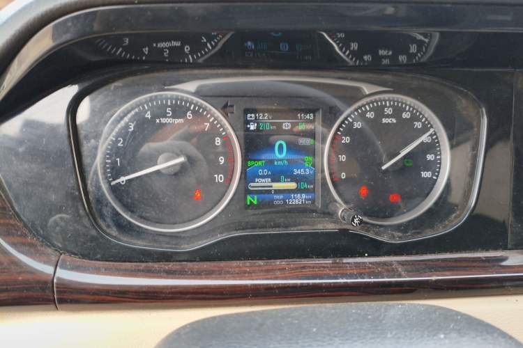 Used CHANGAN KUAYUE Xing V5 EV 2021 Luxury 7-Seater Passenger Van with Lingdian System Instrument Cluster