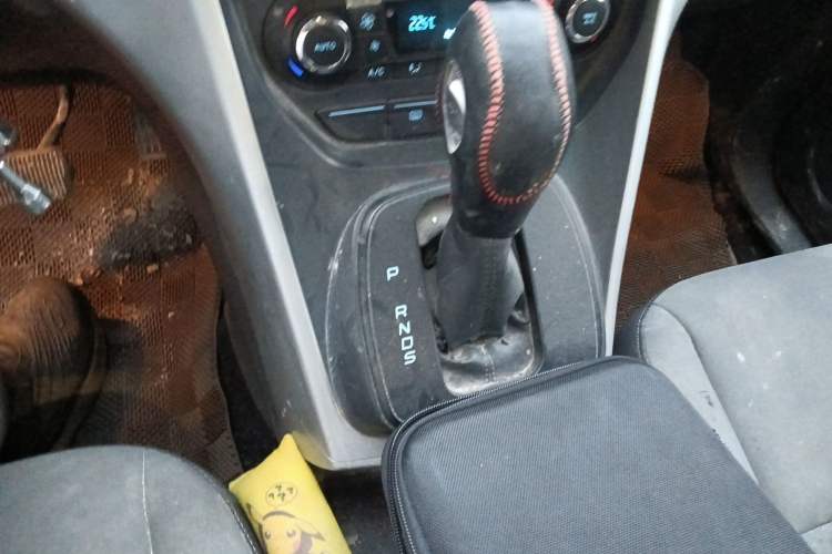 Used Ford Kuga 2015 1.5L GTDi Two-Wheel-Drive Comfort Model Gear Lever