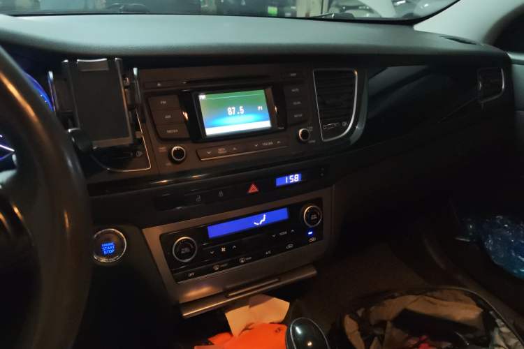 Used Hyundai Mistra 2014 1.8L Automatic Smart GLS Audio And AC Panel