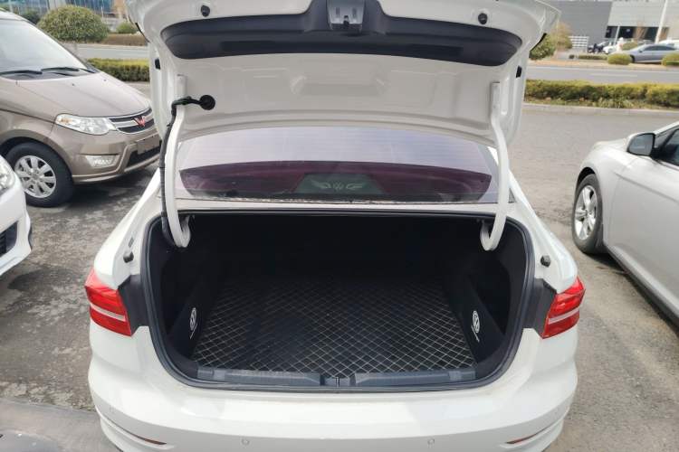 Used Volkswagen Lavida 2018 1.5L Automatic Comfort Edition China V Standard Trunk