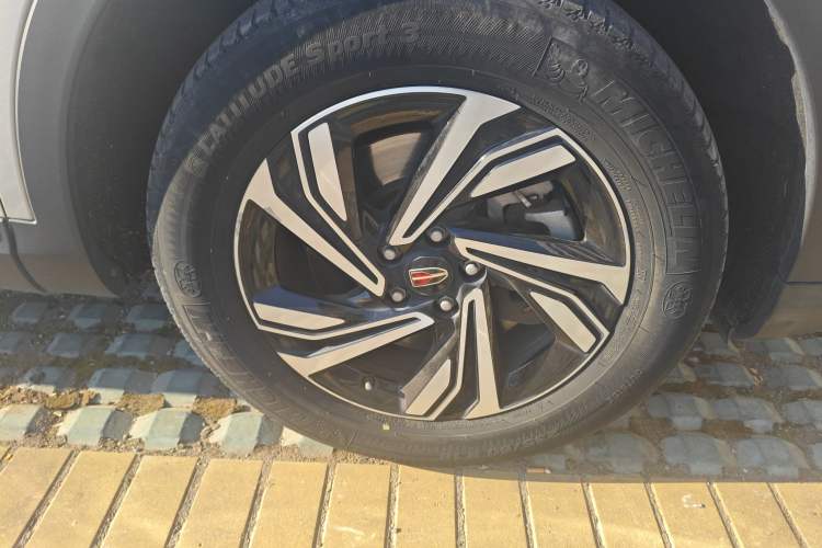 Used Hongqi HS5 2022 Revised Version 2.0T Smart Connect Flagship Edition
