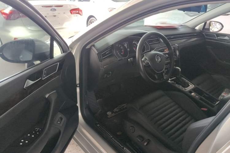 Used Volkswagen Magotan 2019 330TSI DSG Luxury Version China VI Standard
