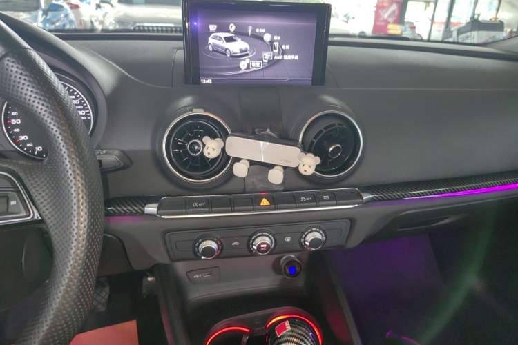 Used Audi A3 2018 30th Anniversary Edition Sportback 35 TFSI Ambition Model Audio And AC Panel