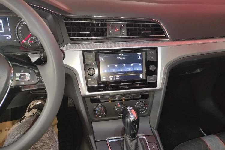 Used Volkswagen Lamando 2019 230TSI DSG Vision Edition China VI Standard