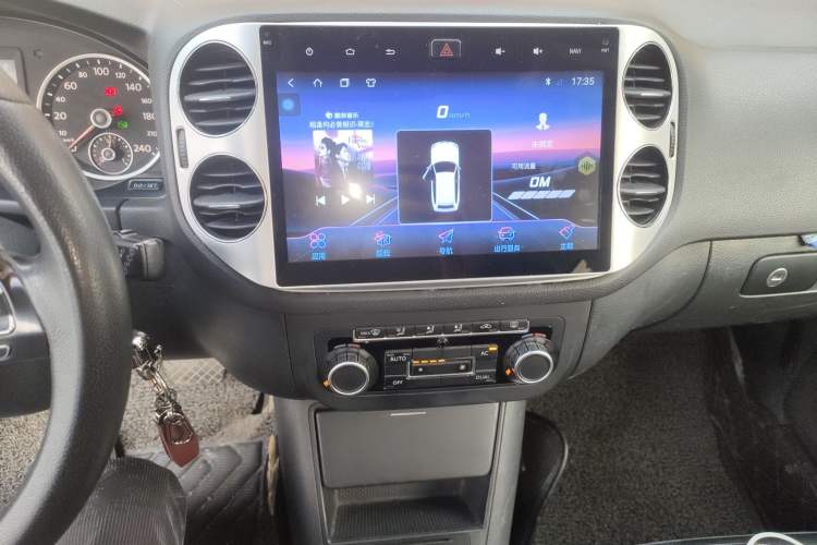 Used Volkswagen Tiguan 2010 1.8TSI Automatic All-Wheel-Drive Elite Edition Audio And AC Panel