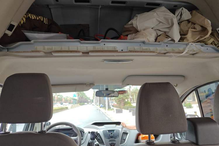 Used Ford Transit 2017 2.0T Diesel Multi-Purpose Commercial Vehicle Short Wheelbase Mid-Roof China IV Standard