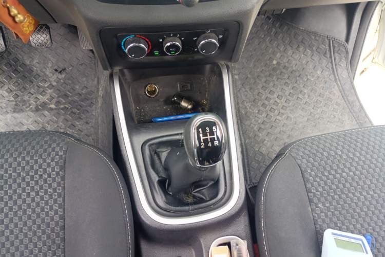 Used Jinbei Gold Hiace M Classic 2023 1.5L Engineering Lion Passenger Vehicle 5/6/7 Seats
