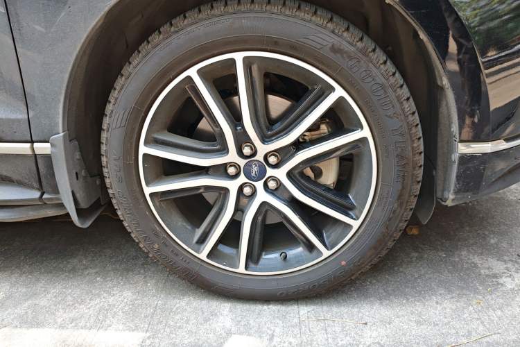 Used Ford Edge 2020 EcoBoost 245 Two-Wheel Drive Titanium 7-Seater Right Front Wheel Hub