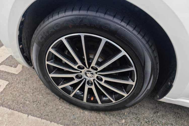 Used Skoda Octavia 2019 1.5L Automatic Smart Drive Luxury Edition China VI Standard
