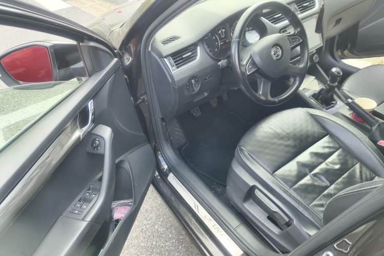 Used Skoda Octavia 2015 1.6L Manual Yijun Edition
