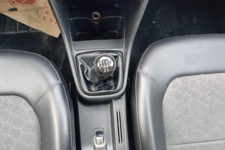 Used Volkswagen Santana 2015 1.6L Manual Comfort Edition
