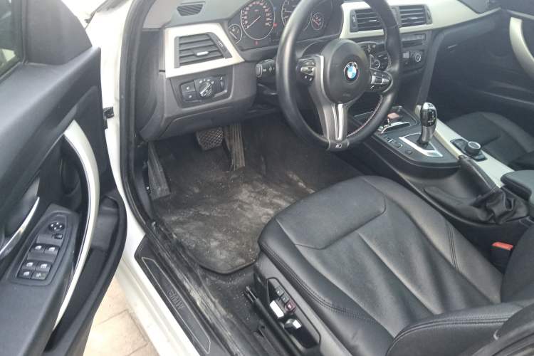 Used BMW 3 Series GT 2016 320i Fashion Model Interior 3