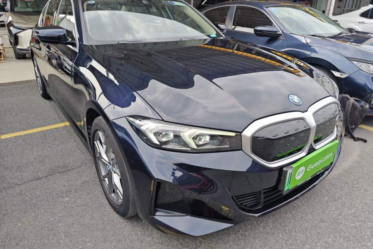 Used BMW i3 2022 eDrive 35 L Front Right 45 Deg