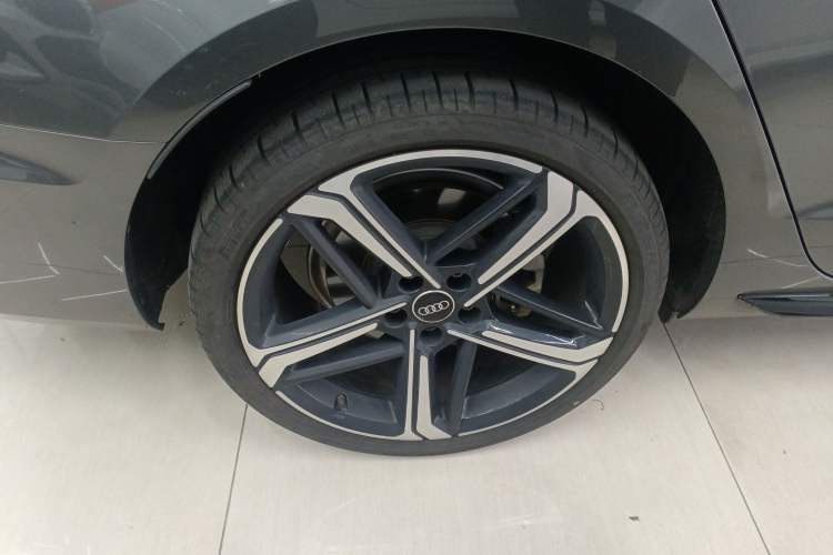 Used Audi A4L 2024 40 TFSI Luxury Dynamic Edition Right Rear Wheel Hub