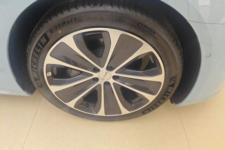 Used Hima Luxeed S7 2025 705 km Max
