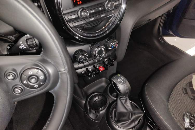 Used MINI 2014 1.2T ONE+ Gear Lever