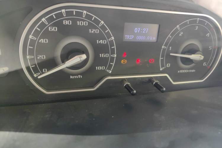 Used SAIC MAXUS Xintu V80 2018 2.5T 6-Speed Manual Aoyuntong Short Wheelbase Mid-Height 5-6 Seater
