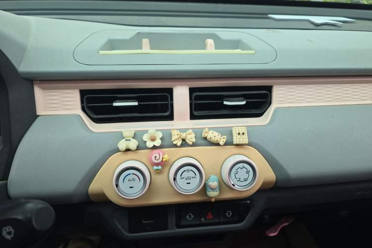 Used Chery QQ Ice Cream 2022 170km Sundae Phosphate Lithium-Ion