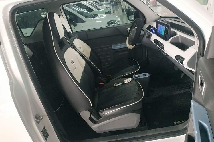 Used Geely Galaxy Panda 2023 Panda Mini 200km Endurance Bear Right Front Seat