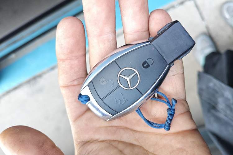 Used Mercedes-Benz Viano 2010 2.5L Prestige Edition Vehicle Key