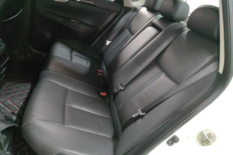 Used Nissan Sylphy 2019 1.6XV CVT Smart Connect Luxury Edition China VI Standard Left Rear Seat