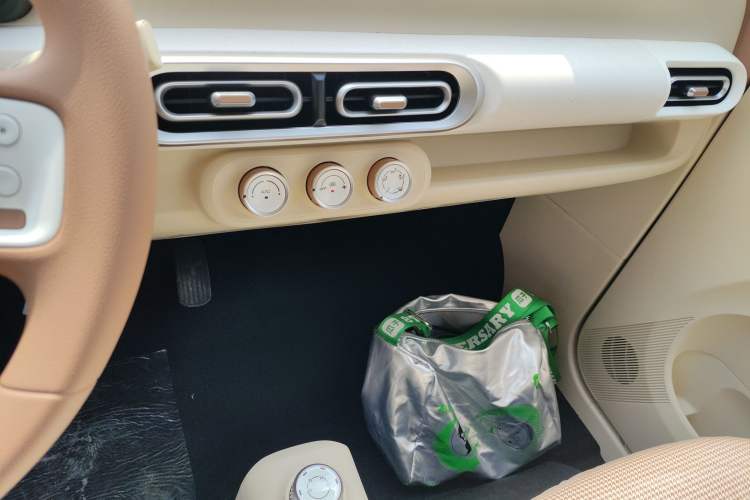 Used Wuling Hongguang MINIEV 2024 3rd Generation 215km Youth Edition Audio And AC Panel