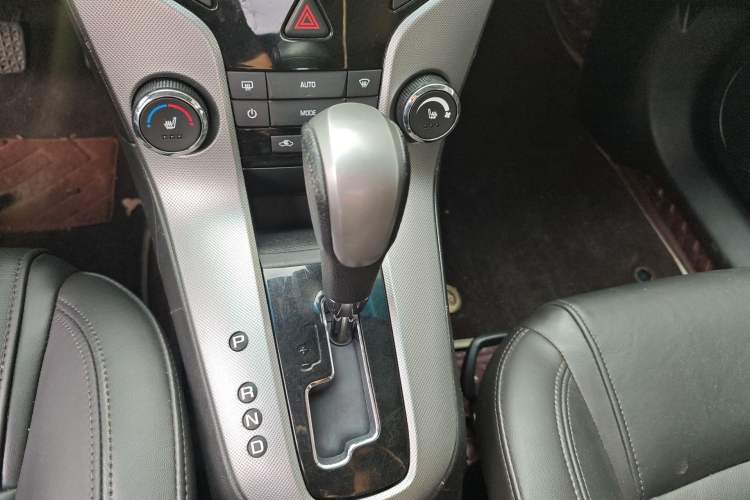Used Chevrolet Cruze 2013 1.8L SX AT Gear Lever