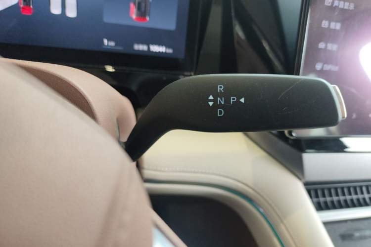 Used BYD Xia 2025 DM-i 1.5T 180km Excellence Model Gear Lever