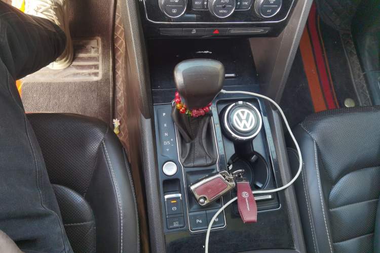 Used Volkswagen Teramont 2019 330TSI Two-Wheel-Drive Luxury Edition China VI Standard Gear Lever