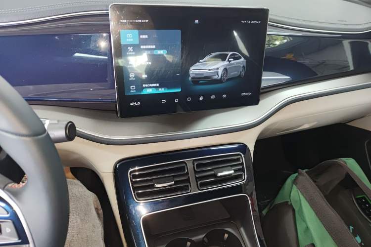 Used BYD Qin PLUS 2021 EV 500KM Luxury Model Audio And AC Panel