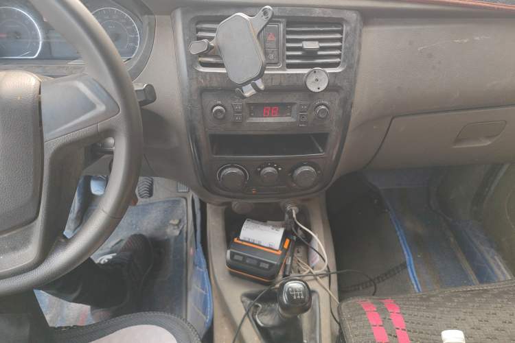 Used Wuling Rongguang V 2019 1.5L Window-Sealed Utility Model China VI LAR Audio And AC Panel