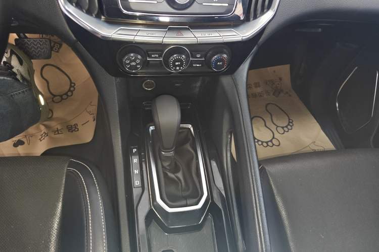 Used JMC Yusheng S350 2016 2.0T Automatic All-Wheel Drive Gasoline Luxury Edition 5 Seats Gear Lever