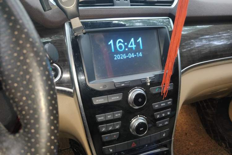 Used Haval H2 2014 1.5T Manual Two-Wheel Drive Elite Edition Audio And AC Panel