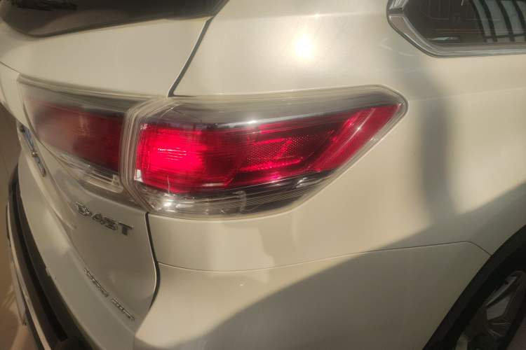 Used Toyota Highlander 2017 2.0T Four-Wheel Drive Luxury Edition 7 Seats Right Rear Taillight