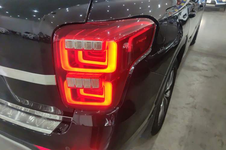 Used GAC Trumpchi GS8 2017 320T Two-Wheel Drive Luxury Smart Connectivity Version (7 Seats) Exterior 3