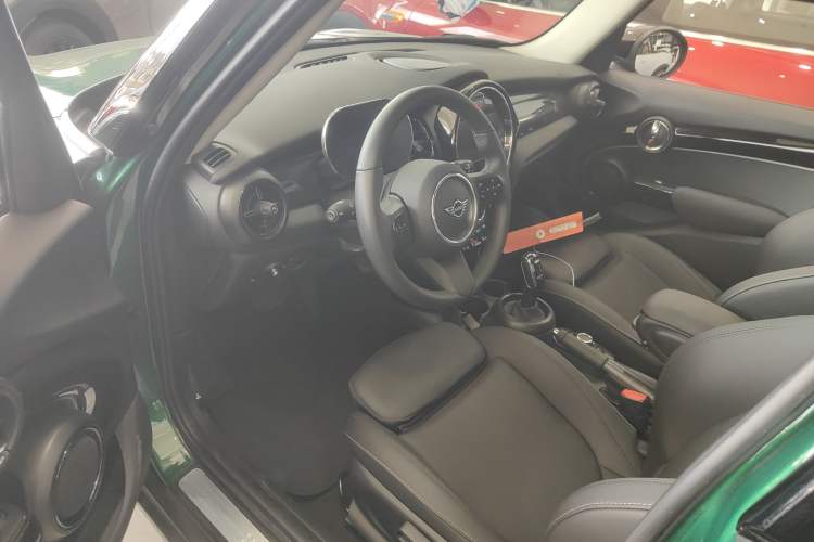 Used MINI MINI 2023 Updated 1.5T COOPER Artist Five-Door Edition