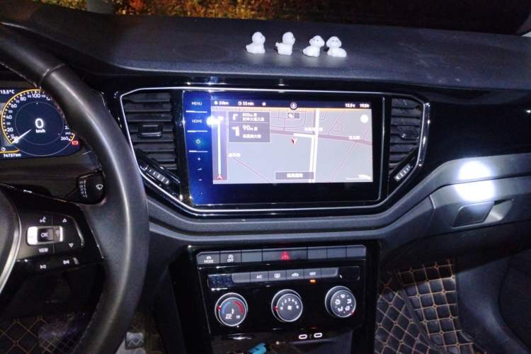 Used Volkswagen T-ROC 2021 280TSI DSG Two-Wheel Drive Comfort Connect Edition Audio And AC Panel