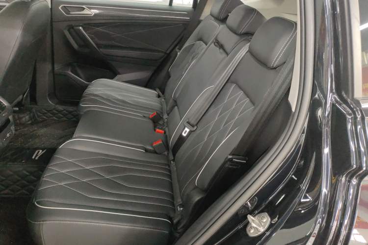 Used Volkswagen Tiguan L 2023 Restyled 330TSI Automatic Two-Wheel Drive R-Line Enhanced Comfort Version Left Rear Seat