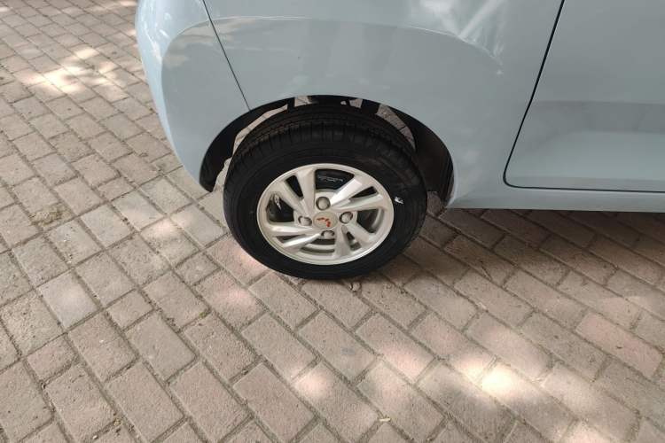 Used Wuling Hongguang MINIEV 2020 Zizai Version Lithium-NMC Right Rear Wheel Hub