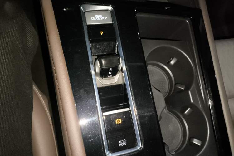 Used Volkswagen Viloran 2023 Revised 330TSI Business Edition Gear Lever