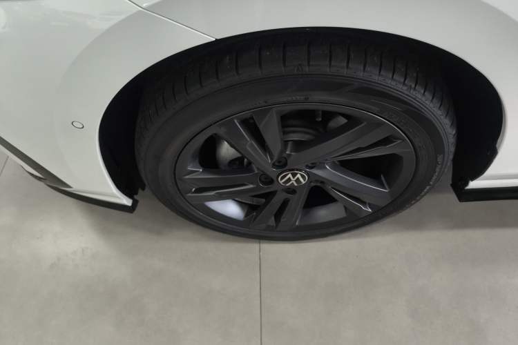 Used Volkswagen Golf 2023 Facelift 280TSI DSG R-Line Lite
