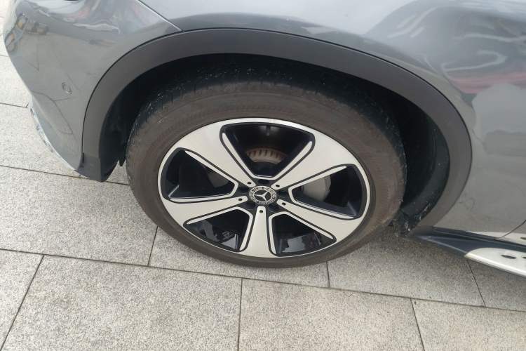 Used Mercedes-Benz GLC 2019 GLC 300 L 4MATIC Dynamic Model Left Front Wheel Hub