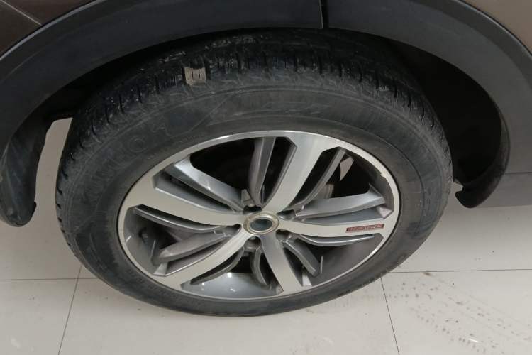 Used Haval H6 2017 Red Label 2.0T Automatic Two-Wheel Drive ZhiShang Model Right Rear Wheel Hub