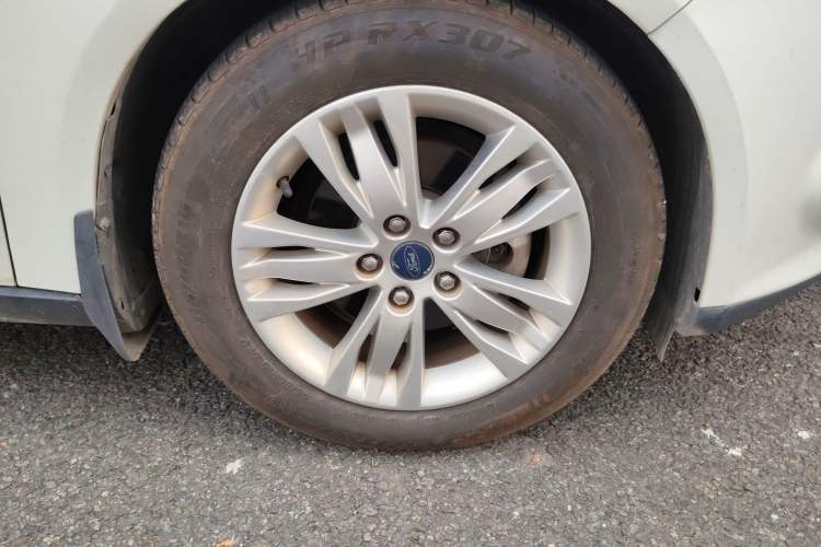 Used Ford Focus 2012 Sedan 1.6L Automatic Comfort Model Right Front Wheel Hub