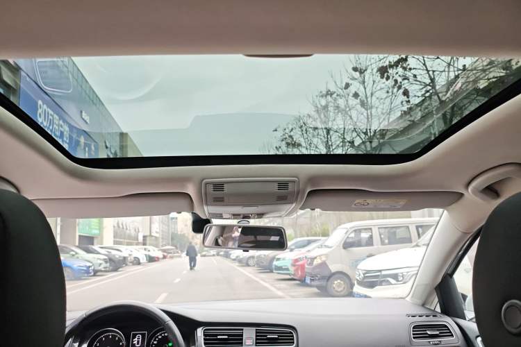 Used Volkswagen Golf 2019 200TSI DSG Comfort & Ambition Edition China VI Standard Headliner