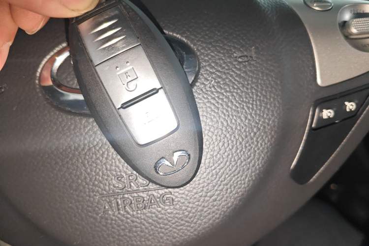 Used Infiniti ESQ 2014 1.6L Spontaneous Edition